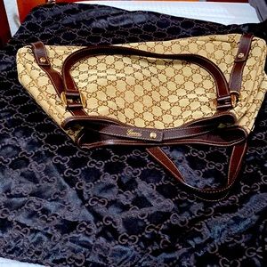 Beautiful Gucci canvas Hobo bag,brown!